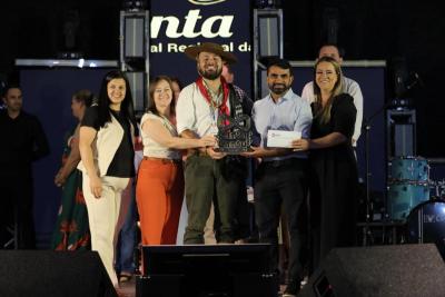 Segunda noite da grande final do IV Canta Cantu encerra o festival com emoção, solidariedade e olhar para o futuro em Laranjeiras do Sul